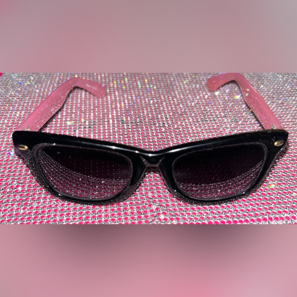 Betsey Johnson Classic sunglasses black pink rayban style frames vintage heart